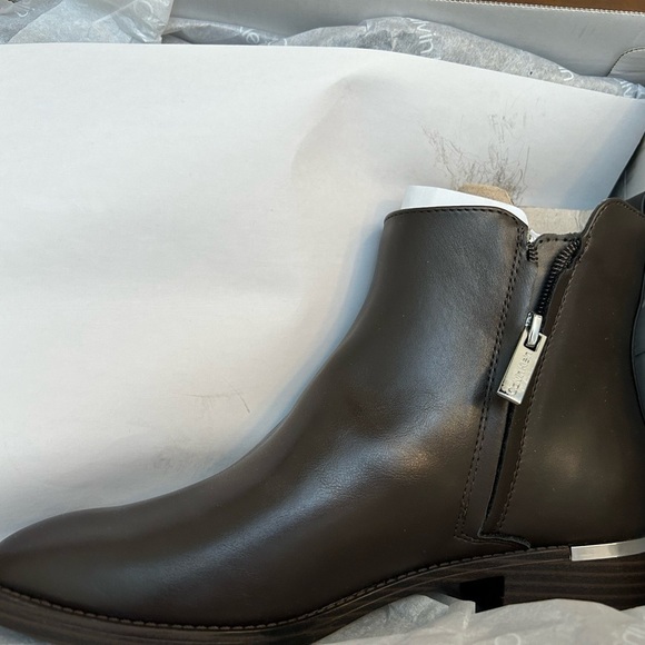 CALVIN KLEIN Women's Deniece Block Heel Ankle Booties in brown - Picture 4 of 14